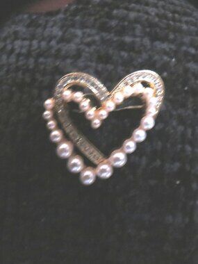 Brooch shaped like heart